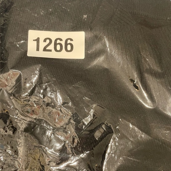 Aqua Women’s Sweater Size Medium Black Cashmere Asymmetrical  Pullover Crew Neck - Picture 5 of 5